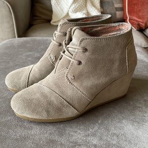 Toms Kala Desert Wedge Booties